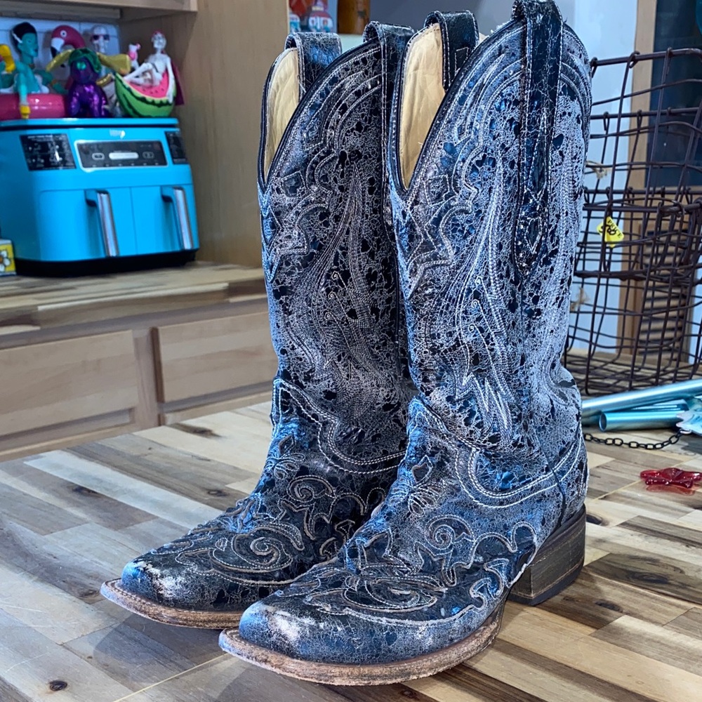 Vintage Corral boots Black with distressing and Lizard inlay - Picture 1 of 14